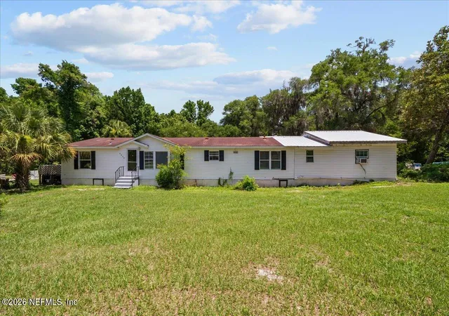 Photo 1 of Manufactured home for sale at 4065 Silver Lake Dr, Palatka, FL 32177 | MLS# 2150100 | Listing updated on 2026-07-29