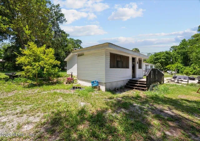 Photo 3 of Manufactured home for sale at 4065 Silver Lake Dr, Palatka, FL 32177 | MLS# 2150100 | Listing updated on 2026-07-29