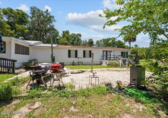 Photo 4 of Manufactured home for sale at 4065 Silver Lake Dr, Palatka, FL 32177 | MLS# 2150100 | Listing updated on 2026-07-29