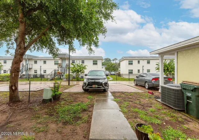 18th image of 205 Oceangate Dr, Atlantic Beach, FL 32233 | MLS# 2149347