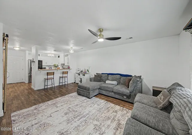5th image of 205 Oceangate Dr, Atlantic Beach, FL 32233 | MLS# 2149347