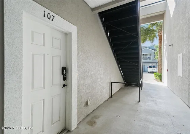 Listing Photo 4 - Condo for sale in building located at 7068 Deer Lodge Cir, Jacksonville, FL 32256 - Unit #107