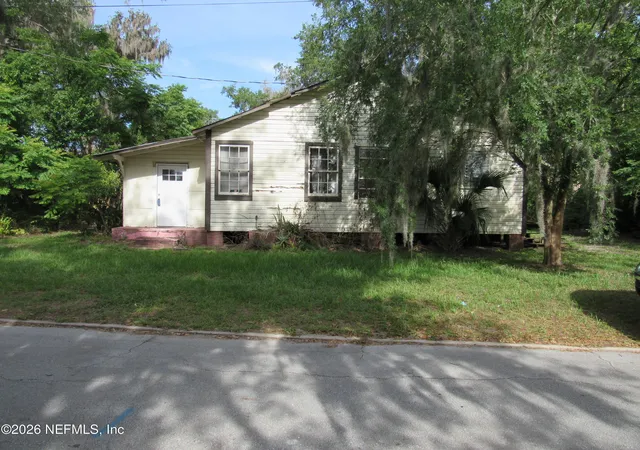 Homes for sale in Crescent City, FL | 14 S Lake St, Crescent City, FL 32112 | MLS# 2149528