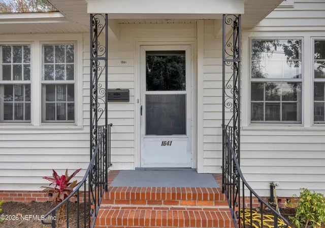 Photo 4 of Single family home for sale at 1641 Charon Rd, Jacksonville, FL 32205 | MLS# 2149656 | Listing updated on 2026-08-20