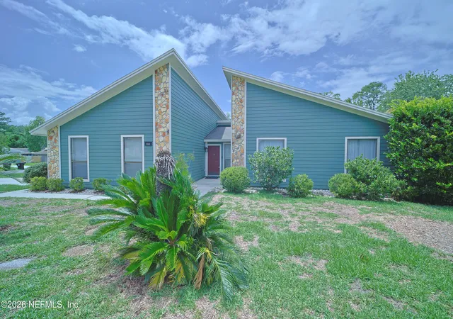 Photo 3 of Sale Pending at 553 Thomas Stone Ct, Orange Park, FL 32073 | MLS# 2149754 | Listing updated on 2026-09-01