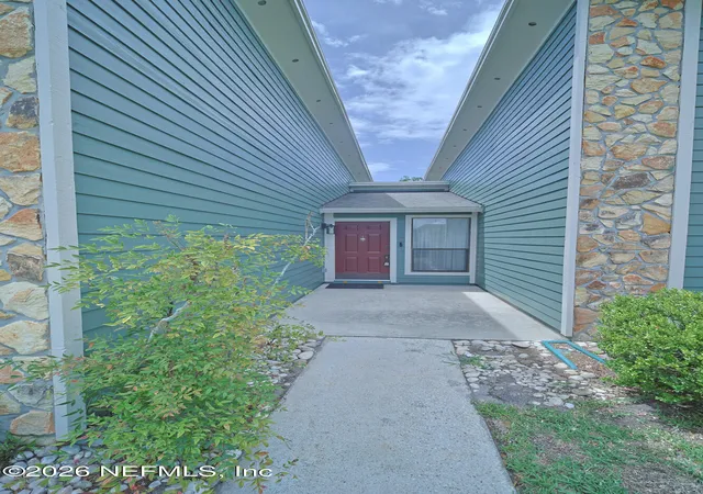 Photo 4 of Sale Pending at 553 Thomas Stone Ct, Orange Park, FL 32073 | MLS# 2149754 | Listing updated on 2026-09-01