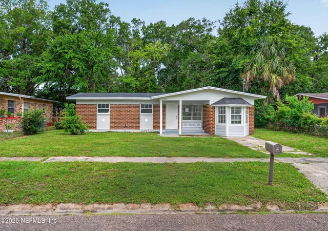 Photo 1 of Single family home for sale at 7028 Lincoln Cir W, Jacksonville, FL 32209 | MLS# 2149888 | Listing updated on 2026-08-18