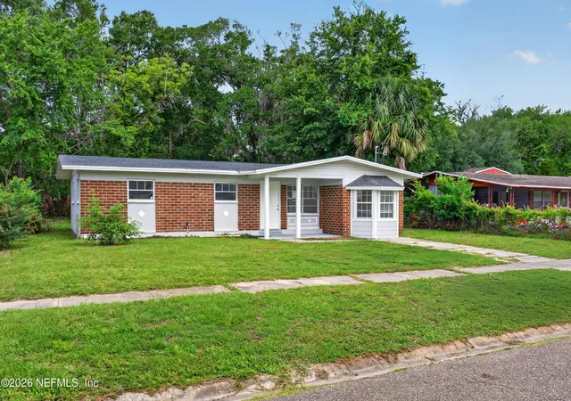 Photo 2 of Single family home for sale at 7028 Lincoln Cir W, Jacksonville, FL 32209 | MLS# 2149888 | Listing updated on 2026-08-18