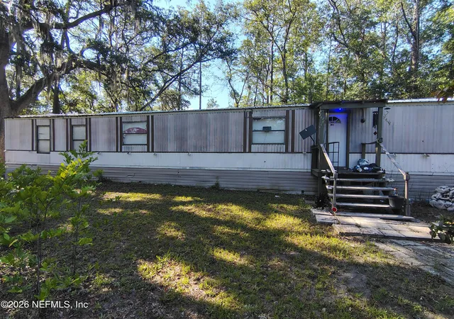 1st image of 109 Arrowhead Dr, Interlachen, FL 32148 | MLS# 2149937