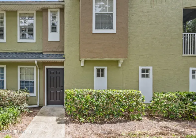 Homes for sale in Jacksonville, FL | 10075 Gate Pkwy N, Jacksonville, FL 32246