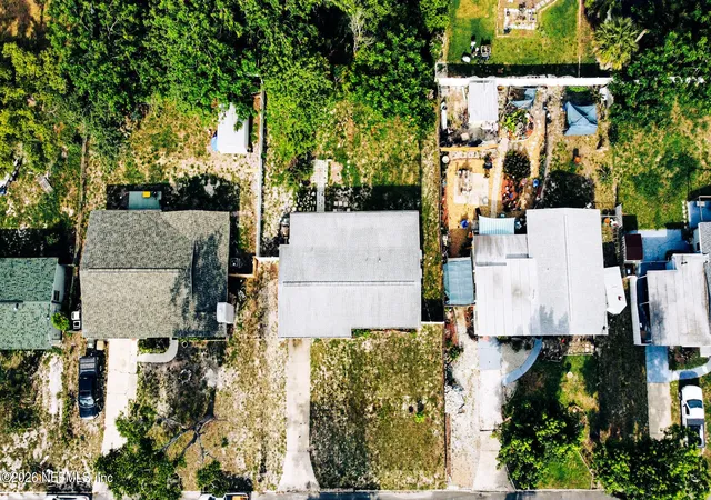 34th image of 880 Emerald Dr, Mount Dora, FL 32757 | MLS# 2150067