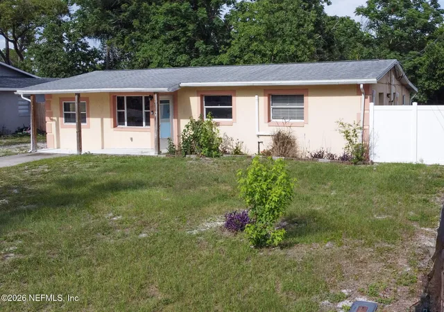3rd image of 880 Emerald Dr, Mount Dora, FL 32757 | MLS# 2150067