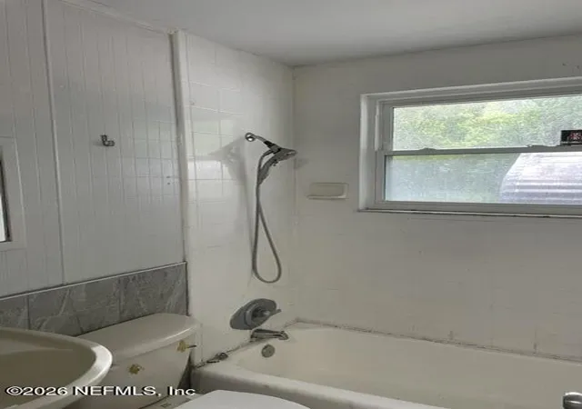 Photo 3 of Single family home for sale at 2331 Holmes St, Jacksonville, FL 32207 | MLS# 2150180 | Listing updated on 2026-08-14