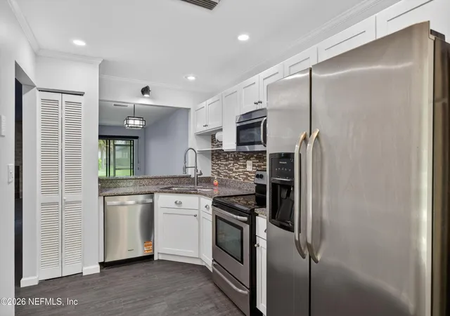 Homes for sale in Jacksonville, FL | 7701 Baymeadows Cir W #1074, Jacksonville, FL 32256 | MLS# 2150461