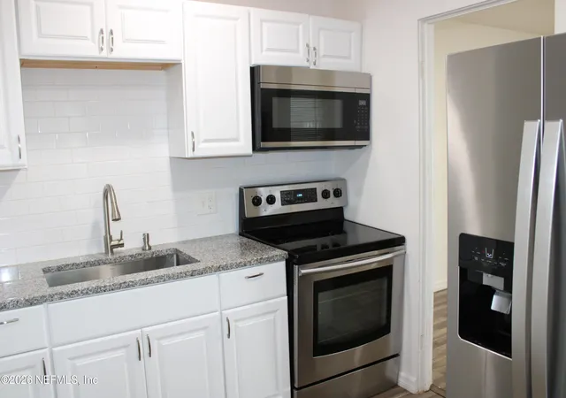 Photo 3 of Single family home for sale at 3661 Cascade Rd, Jacksonville, FL 32207 | MLS# 2150675 | Listing updated on 2026-06-15