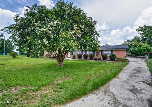 Photo 3 of Sale Pending at 717 Estates Cvs Rd, Jacksonville, FL 32221 | MLS# 2150825 | Listing updated on 2026-08-29
