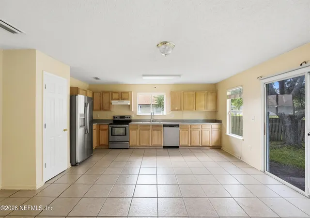 5th image of 2386 Tyson Lake Dr, Jacksonville, FL 32221 | MLS# 2154207