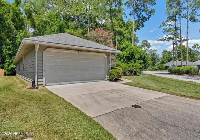 Photo 3 of Single family home for sale at 7594 Baymeadows Cir W, Jacksonville, FL 32256 | MLS# 2152710 | Listing updated on 2026-07-19