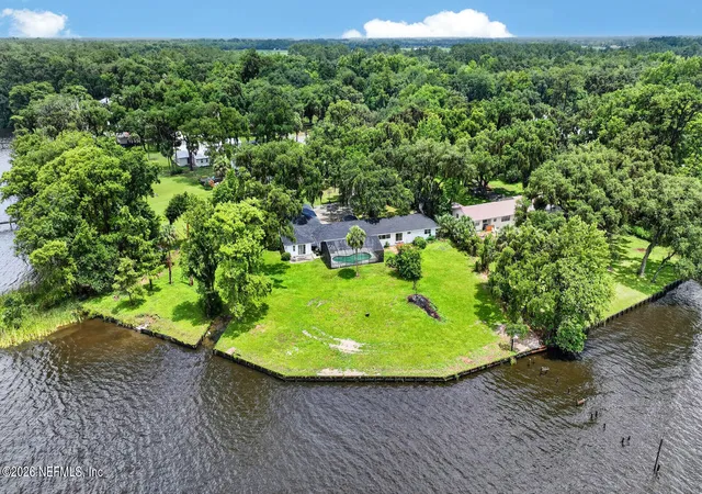 Photo 2 of Single family home for sale at 157 W Grandview Dr, East Palatka, FL 32131 | MLS# 2151232 | Listing updated on 2026-06-23