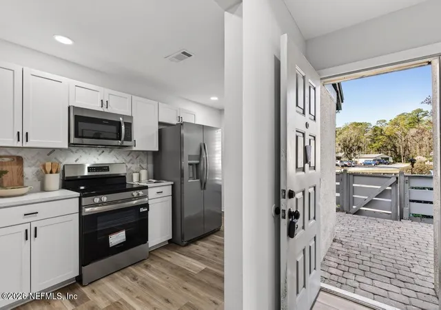 3rd image of 7701 Baymeadows Cir W, Jacksonville, FL 32256