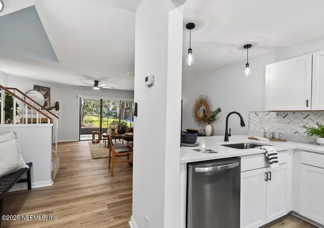 4th image of 7701 Baymeadows Cir W, Jacksonville, FL 32256