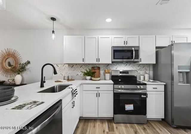 5th image of 7701 Baymeadows Cir W, Jacksonville, FL 32256