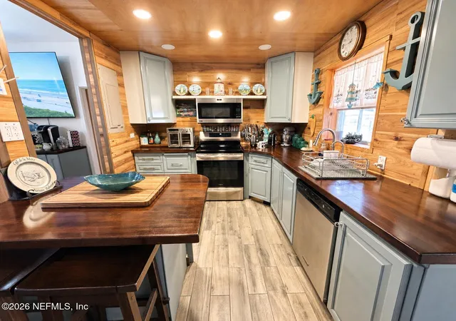 Photo 3 of Sale Pending at 7103 Wendy Cir, Jacksonville, FL 32211 | MLS# 2152020 | Listing updated on 2026-06-25