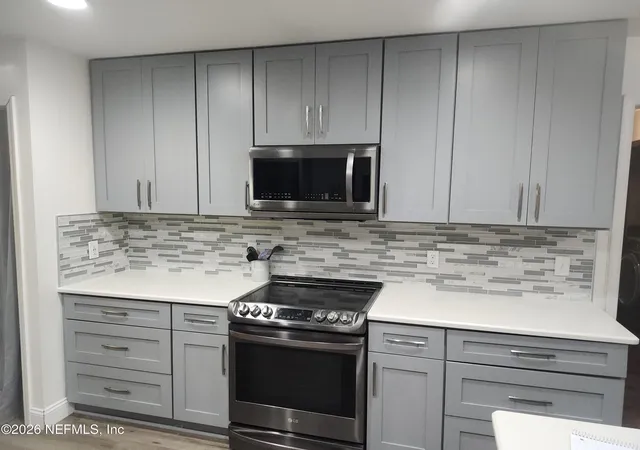 Photo 2 of Sale Pending at 10348 Sequoya Dr, Jacksonville, FL 32257 | MLS# 2152129 | Listing updated on 2026-08-31