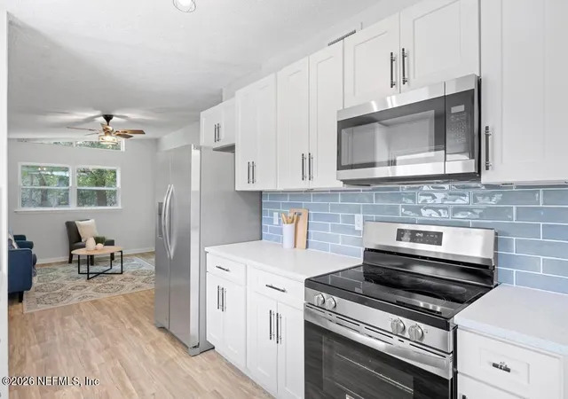 Photo 4 of Sale Pending at 950 Westgate Dr, Jacksonville, FL 32221 | MLS# 2152170 | Listing updated on 2026-09-08