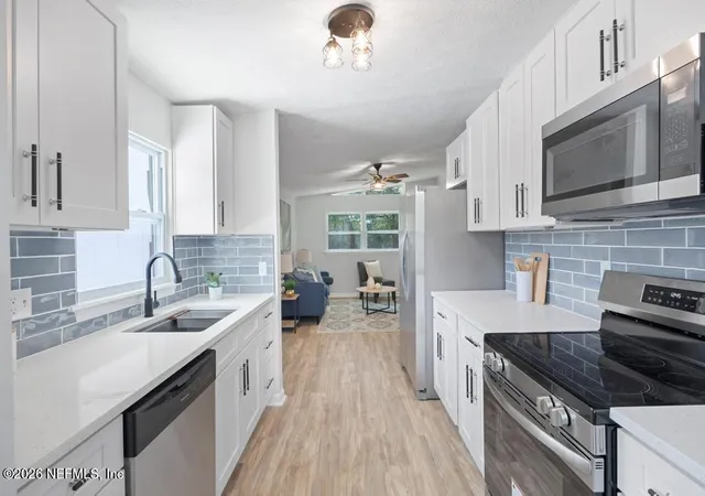 Photo 3 of Sale Pending at 950 Westgate Dr, Jacksonville, FL 32221 | MLS# 2152170 | Listing updated on 2026-09-08