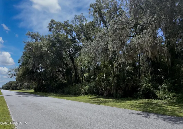 Photo 4 of Sale Pending at 112 St Johns Ave, Satsuma, FL 32189 | MLS# 2152426 | Listing updated on 2026-07-21