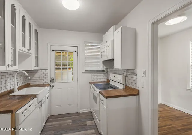 Photo 3 of Single family home for sale at 2854 Stanwood Ave, Jacksonville, FL 32207 | MLS# 2152648 | Listing updated on 2026-10-08