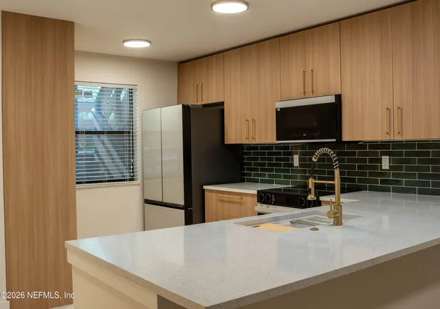 3rd image of 1604 Arcadia Dr #313, Jacksonville, FL 32207 | MLS# 2152658