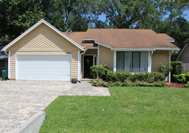 Photo 1 of Sale Pending at 3569 Hampton Glen Pl, Jacksonville, FL 32257 | MLS# 2153004 | Listing updated on 2026-09-30