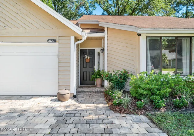 Photo 2 of Sale Pending at 3569 Hampton Glen Pl, Jacksonville, FL 32257 | MLS# 2153004 | Listing updated on 2026-09-30