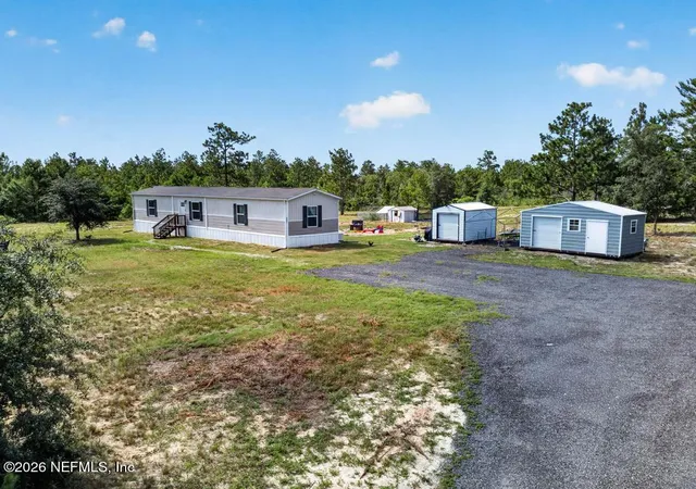 4th image of 323 Lily Trl, Interlachen, FL 32148 | MLS# 2154487