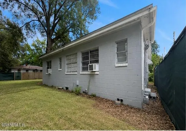 Photo 3 of Sale Pending at 1645 W 17 Street, Jacksonville, FL 32209 | MLS# 2153299 | Listing updated on 2026-08-25