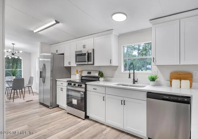 Photo 3 of Manufactured home for sale at 2009 Catherine Ln, Middleburg, FL 32068 | MLS# 2153420 | Listing updated on 2026-09-17