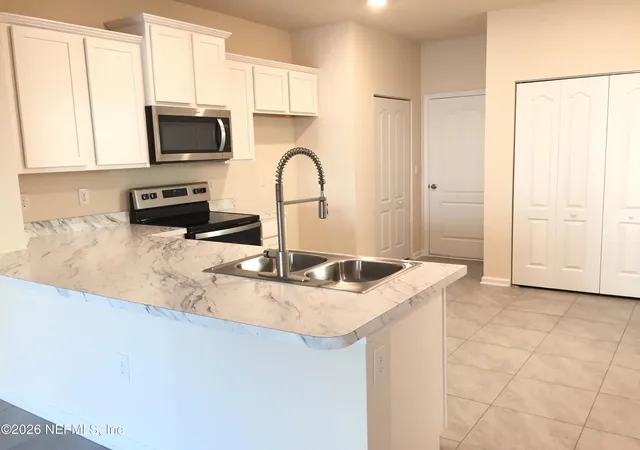 Photo 3 of Townhouse for sale at 7627 Legacy Trl, Jacksonville, FL 32256 | MLS# 2153412 | Listing updated on 2026-09-14