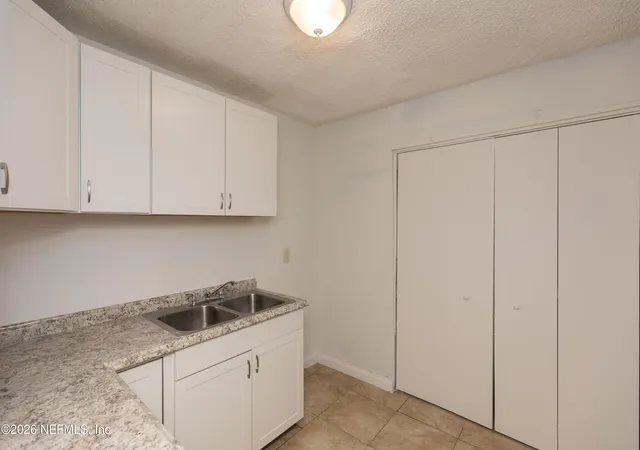 4th image of 7235 Ken Knight Dr, Jacksonville, FL 32209 | MLS# 2153595