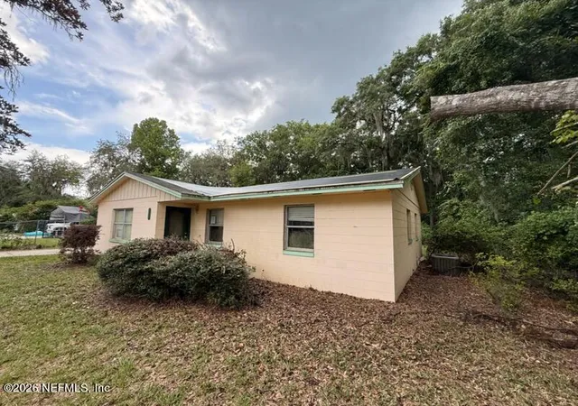 Homes for sale in Satsuma, FL | 107 Woodlawn Rd, Satsuma, FL 32189 | MLS# 2153786