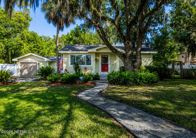 Homes for sale in Green Cove Springs, FL | 204 Bayard St, Green Cove Springs, FL 32043 | MLS# 2154335
