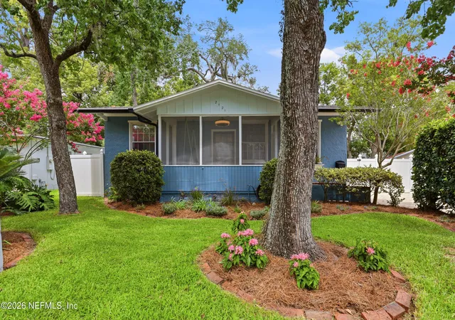 Photo 4 of Single family home for sale at 2121 Minerva Ave, Jacksonville, FL 32207 | MLS# 2154568 | Listing updated on 2026-09-10