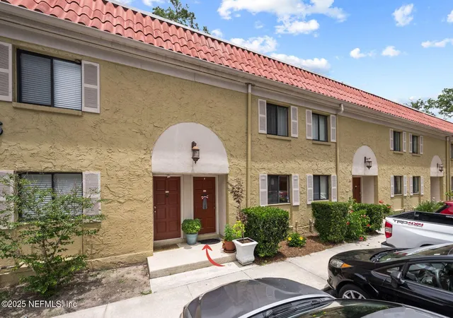 Photo 2 of Condo for sale at 5811 Atlantic Blvd #25, Jacksonville, FL 32207 | MLS# 2153940 | Listing updated on 2026-09-13