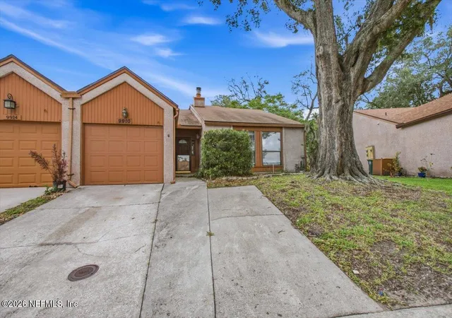 Photo 1 of Single family home for sale at 9910 Fawn Brk Dr, Jacksonville, FL 32256 | MLS# 2154003 | Listing updated on 2026-09-15