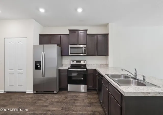 Photo 2 of Townhouse for sale at 7927 Echo Springs Rd, Jacksonville, FL 32256 | MLS# 2154707 | Listing updated on 2026-09-14