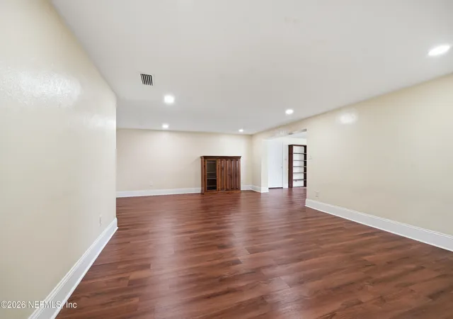 Photo 3 of Single family home for sale at 5162 Spring Glen Rd, Jacksonville, FL 32207 | MLS# 2154075 | Listing updated on 2026-08-02