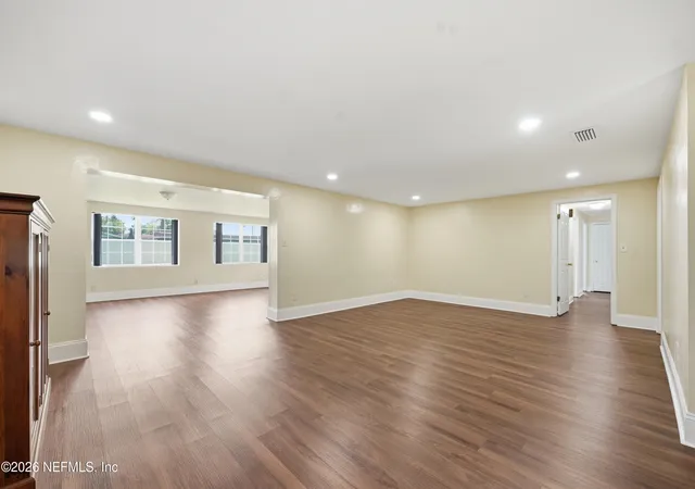 Photo 4 of Single family home for sale at 5162 Spring Glen Rd, Jacksonville, FL 32207 | MLS# 2154075 | Listing updated on 2026-08-02