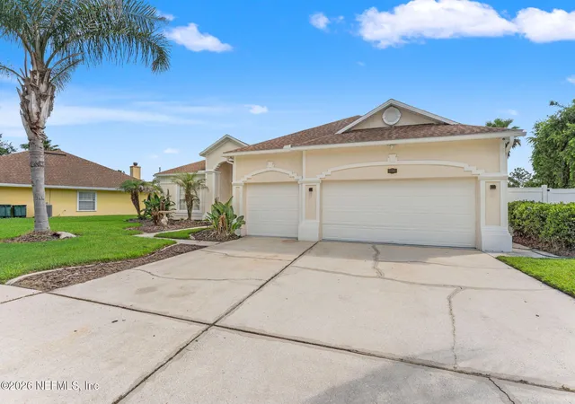 Photo 3 of Sale Pending at 11828 Collins Crk Dr, Jacksonville, FL 32258 | MLS# 2154073 | Listing updated on 2026-09-09
