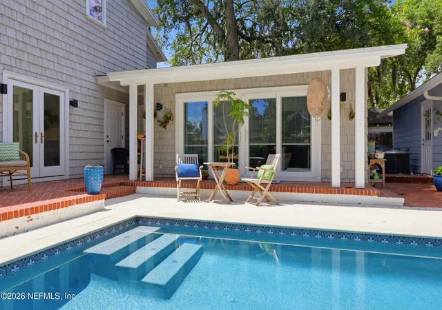 Photo 3 of Sale Pending at 2769 White Oak Ln, Jacksonville, FL 32207 | MLS# 2154392 | Listing updated on 2026-09-17
